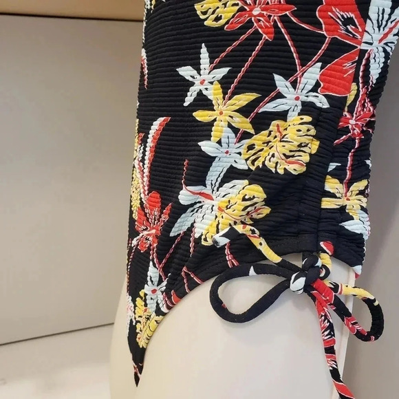 2/$25-Quintsoul  NWOT Ribbed Floral One Piece Shoulder Tie Side Tie Size Small - Picture 5 of 13